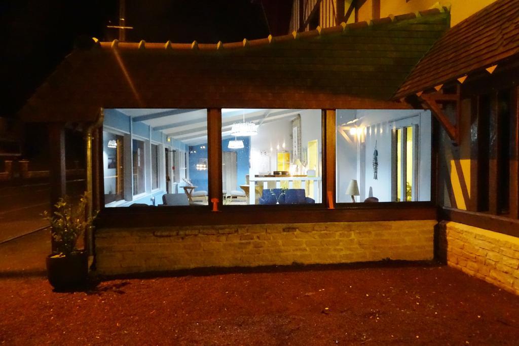 Le Vauban Hotel Merville-Franceville-Plage Exterior photo